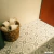 Piso de vinilo en rollo gris y blanco flores 