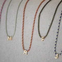 Colar Joy Inicial Banhado a Ouro 18k