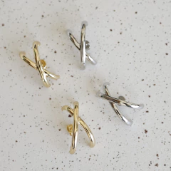 Brinco Croissant Banhado a Ouro 18K - (cópia) on internet