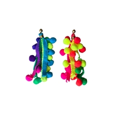 Brinco PomPom Neon na internet