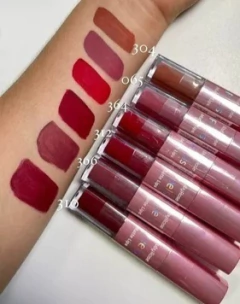 Labial doble Feels Ruby Rose en internet