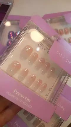 Press on CITY GIRL - MARIA LISAN MAKE UP STORE