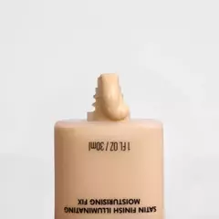 Base Iluminadora efecto satinado glowy- Mely - comprar online