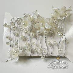 Guia de Alambre con Flores y Perlas Nacaradas 2,35mts - El Rey de la Navidad