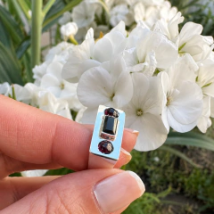 Anillo exclusivo: “Chance” -Turmalina verde y granates