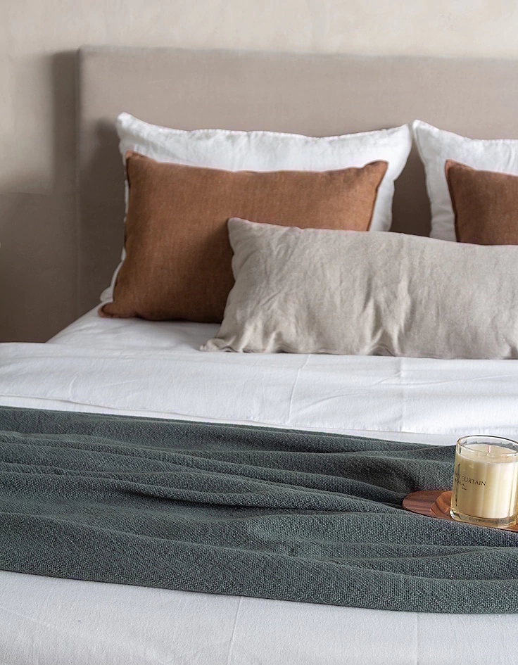 Piecera de Cama de Hilo Verde Ciprés - Flecos