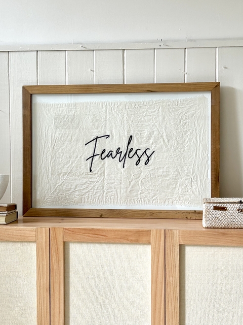 CUADRO FEARLESS XL BORDADO 60CM X 90CM