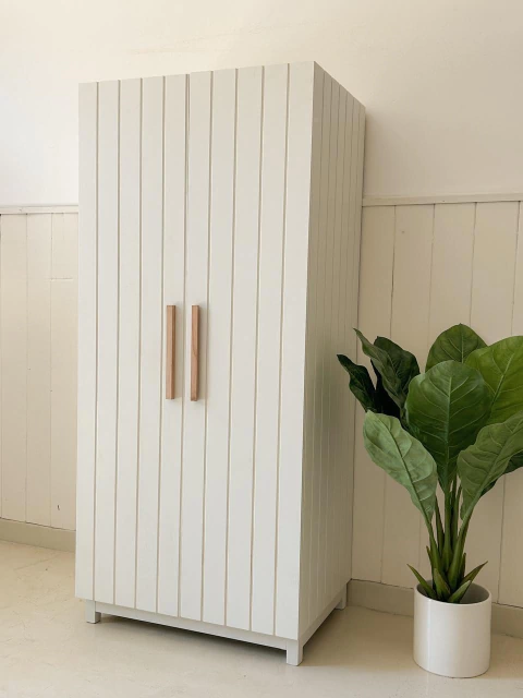 ARMARIO CARMELA CON BARRAL UNICA UNIDAD - comprar online