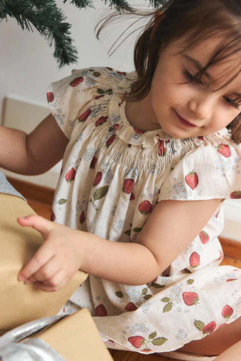 PREVENTA Vestido Nena Frutillas - comprar online