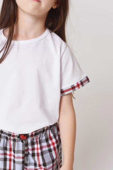 Pijama kids dos piezas pantalón escocés  y remera de algodón  con aplique manga corta.