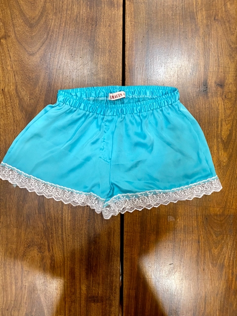 Short color aqua con encaje blanco en el borde, ideales para mujer.