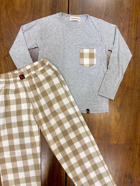 Pijama kids dos piezas pantalón viyella  escocés y remera de algodón manga larga con bolsillo.