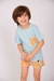 Pijama kids dos piezas short de fibrana estampado y remera de algodón celeste manga corta con bolsillo.