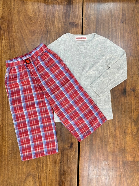 Pijama kids dos piezas pantalón viyella escocés y remera de algodón  gris manga larga.