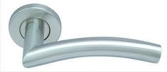 KIT FECHADURA 60490 PARA BANHEIRO: FECHADURA + MAÇANETA CLASSIC S169L + CILINDRO COM BOTÃO + ROSETA (ACABAMENTO ESCOVADO) - Loja Keso - Grupo Geoempresas