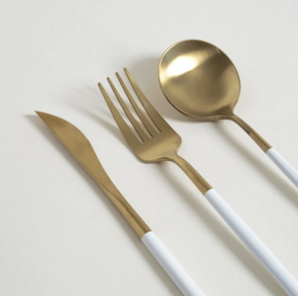 SET X 24 CUBIERTOS DORADO MANGO BLANCO