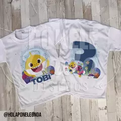REMERA CUMPLE ALGODON - BABY SHARK - Ponele Onda Diseños