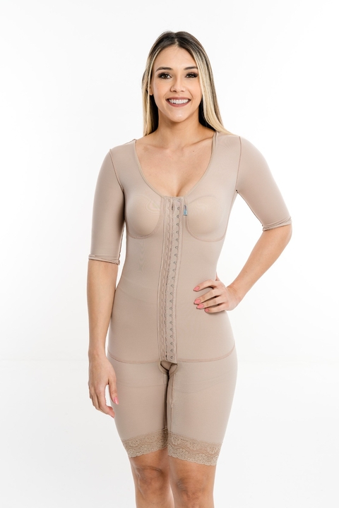 MODELADOR CURTO COLCHETES E MANGAS COR BEGE KELOGEL - comprar online
