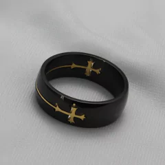 Anel aliança masculino em titânio preto e crucifixo banhado a ouro ( cod. R-068B) - loja online