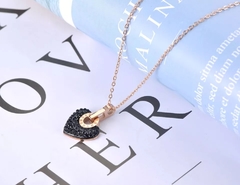 Colar Feminino Heart Com Cristais Banhada A Ouro Rosê 18k na internet