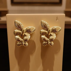 Brinco Feminino Design Borboleta Elara Banhado Ouro Aço Inox