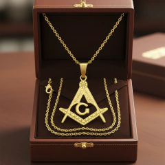 Colar Pingente Maçonaria Solomon Banhado Ouro 60 Cm Aço Inox - Judith Jóias 