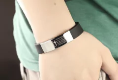 Pulseira em silicone e aço Inox com oração pai nosso gravado a laser ( cod. BS-016 ) na internet