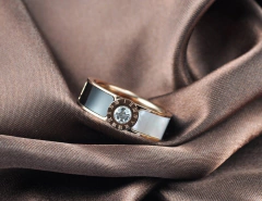 Anel banhado a ouro rosê 18k com cristais - comprar online