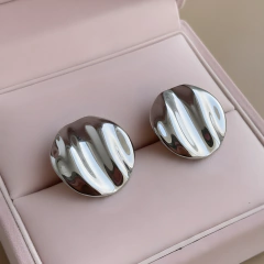 Brinco Feminino Faustine Banhado Ouro Aço Cirúrgico Elegante na internet