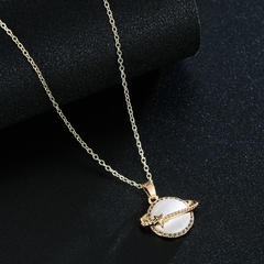 Colar Feminino Saturno Malin na internet