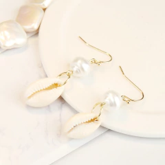 Brinco Feminino Concha e Pérola Tássala - Judith Jóias 