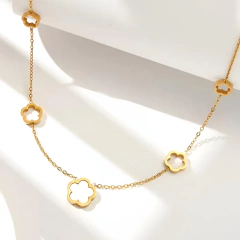 Colar Flor Madrepérola Carmela Banhado A Ouro - comprar online