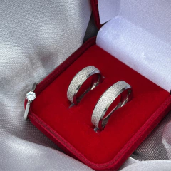 Imagem do Par de alianças Jateada Prateado