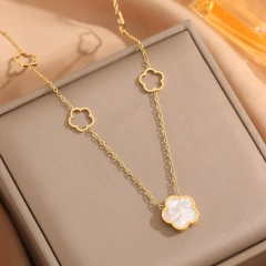 Colar Flor Madrepérola Carmela Banhado A Ouro na internet