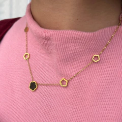 Colar Flor Madrepérola Carmela Banhado A Ouro - loja online