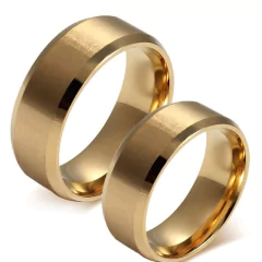 Par de alianças escovado banhado a ouro 18k em 8mm