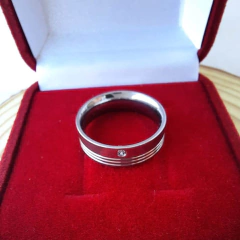 Imagem do Aliança Anel Feminino Friso Risco Lateral Pedra Diamante Cz