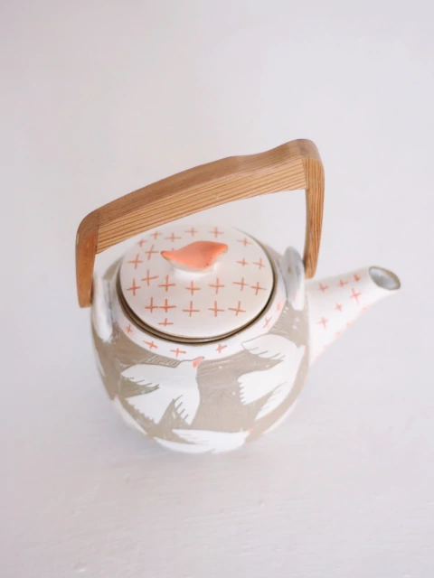 tetera golondrinas blancas