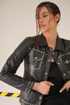 Campera de cuero negro Zaragoza tachas en internet