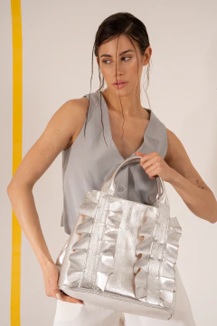Cartera volados cuero plata