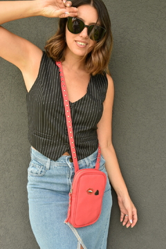 Mini bandolera de cuero coral