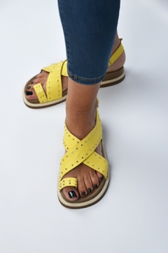 Temis amarillo tachas en internet