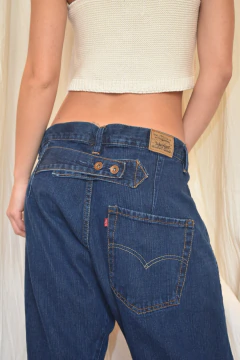 Jean Levi’s engineered Y2K botones ajustables traseros azul oscuro