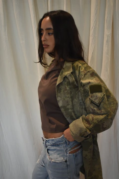 Imagen de Campera clarita militar + parche en brazos.
