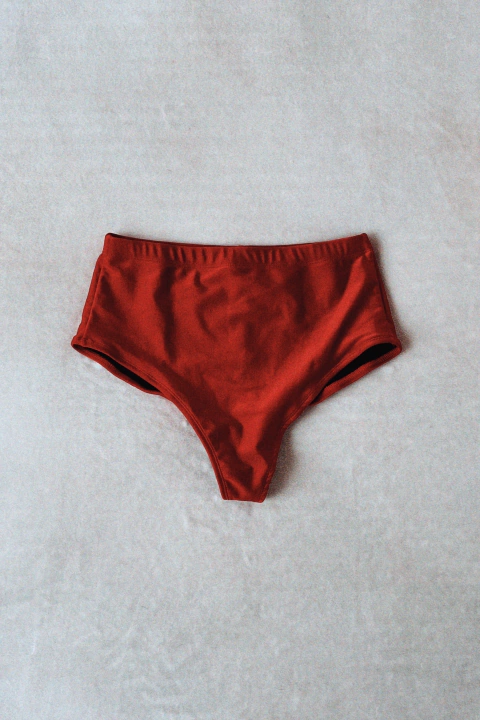 Tiro alto hibisco rojo (talle 6)