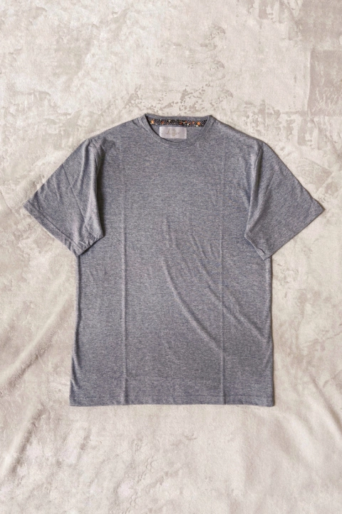 Remera orquídea gris