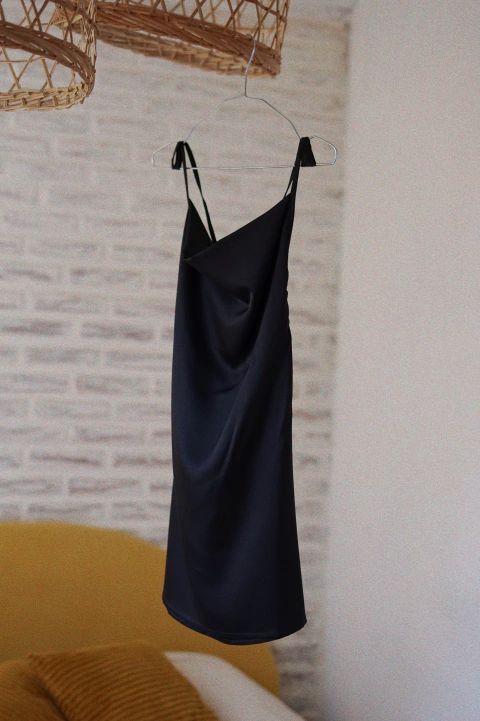 Vestido durazno corto negro talle 1