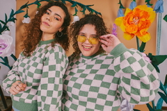 Sweater cuadritos verde y rosa en internet