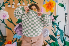 Sweater cuadritos verde y rosa