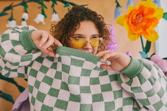 Sweater cuadritos verde y rosa - comprar online